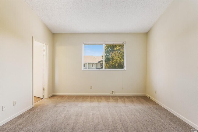 Building Photo - 7 Meridian Cir