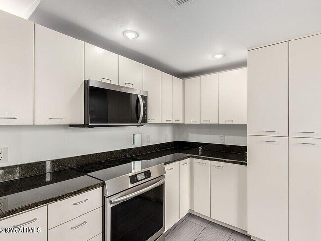 Building Photo - 1111 W University Dr