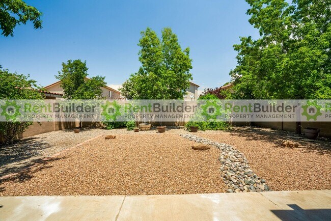 Building Photo - 1105 Casa Tomas Rd NE