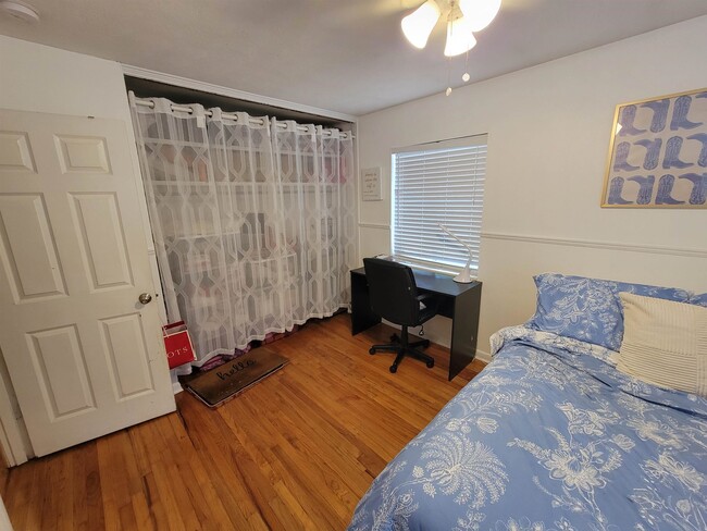 Building Photo - 404 Sable Ct