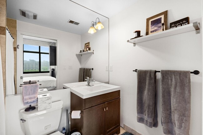Building Photo - 610 Newark St.