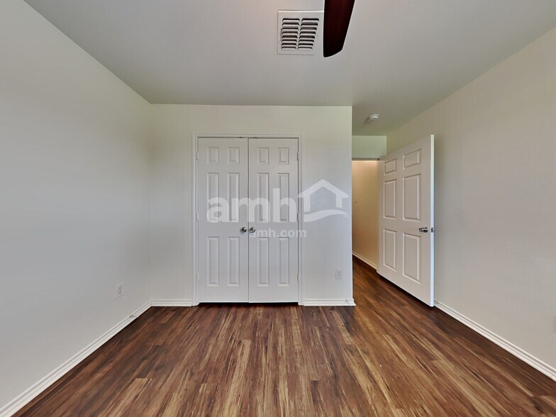 Building Photo - 102 Independence Tr