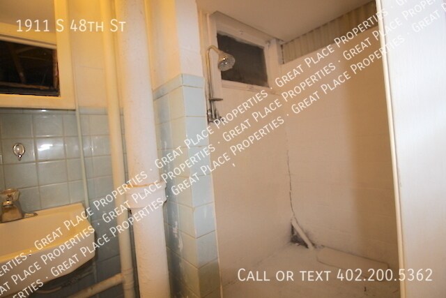 Building Photo - 1911 S 48th St