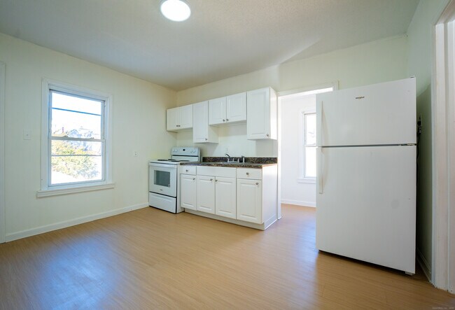 Building Photo - 107 Columbia St