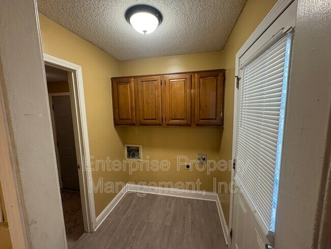 Building Photo - 3182 Casann Cove