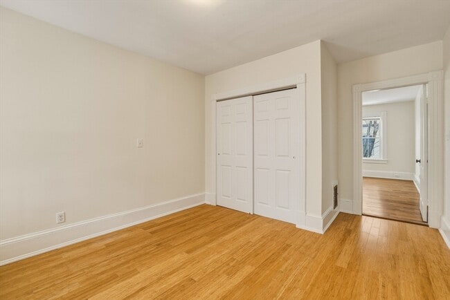 Building Photo - 105 Nonotuck St