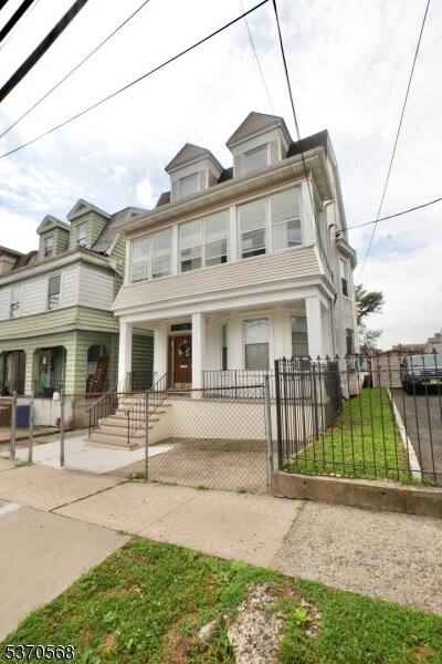 Building Photo - 176 Grafton Ave