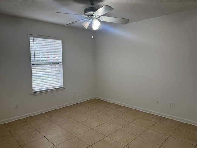 Building Photo - 294 Windridge Dr