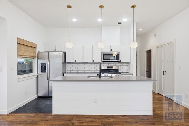 Building Photo - 13009 Lamplight Village Ave