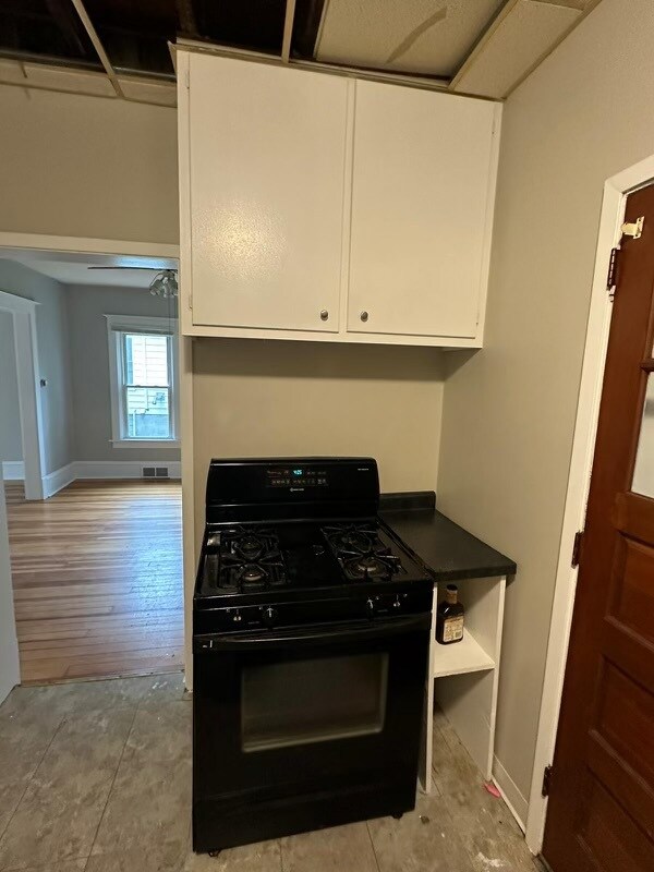 Kit and Dining - 513 3rd Ave SE
