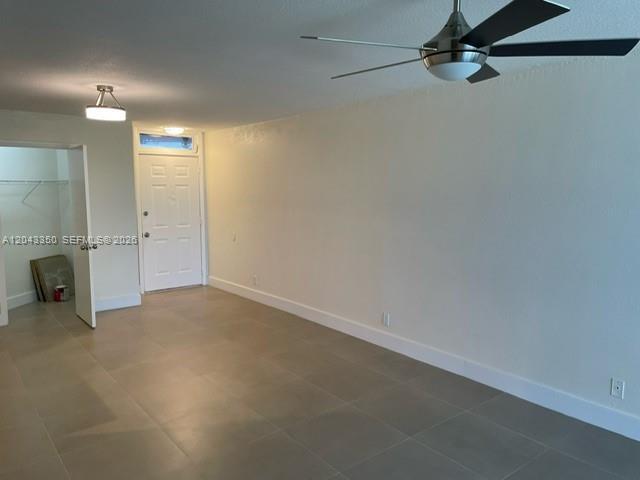 Building Photo - 215 Lake Pointe Dr