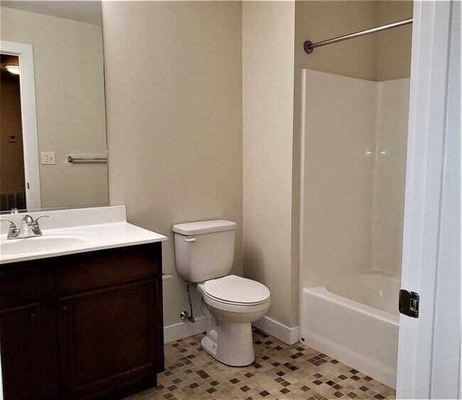 Building Photo - 20 Pond St