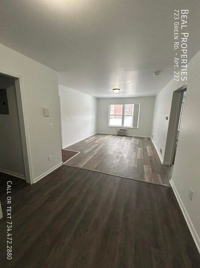 Building Photo - 723 Green Rd