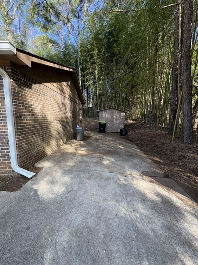 Building Photo - 11 Brookfield Dr