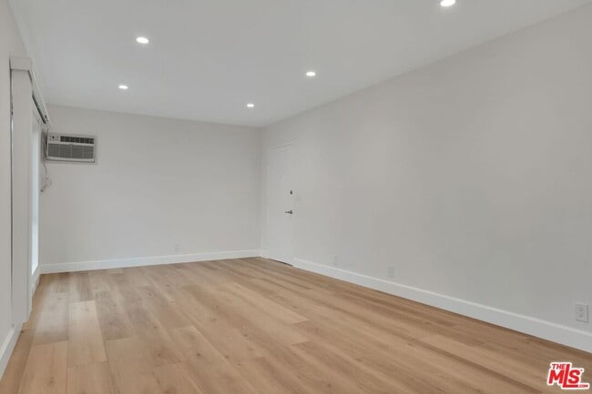 Building Photo - 220 S Gale Dr