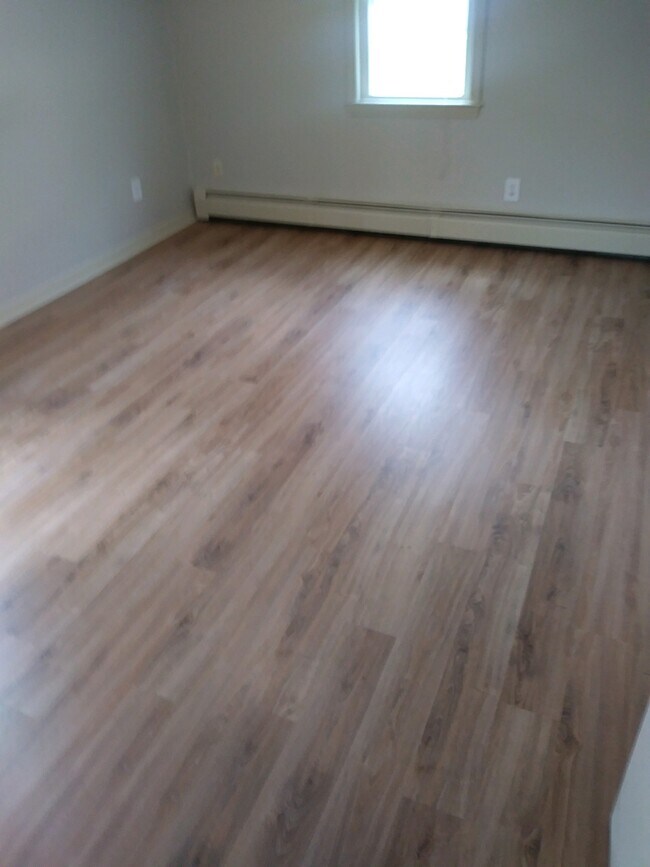 Building Photo - 66 Center St