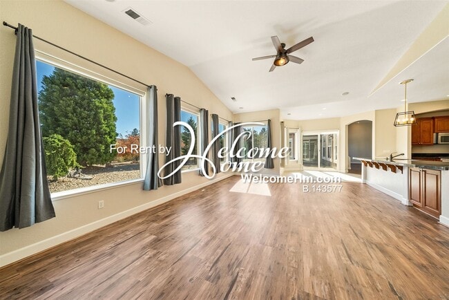 Building Photo - 15020 Redmond Lp