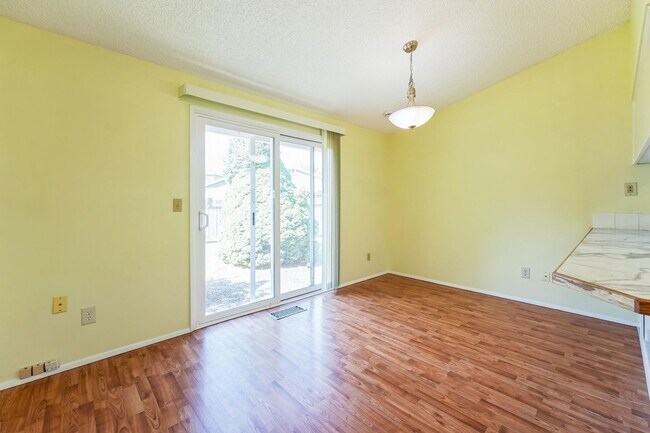 Building Photo - $1000 off first month's rent!