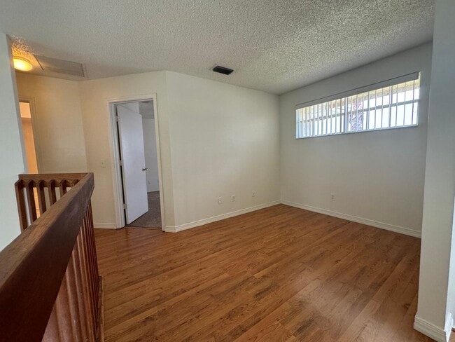 Building Photo - Spacious Home