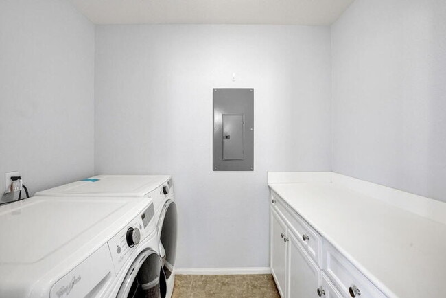 Building Photo - 1824 Peach Ct