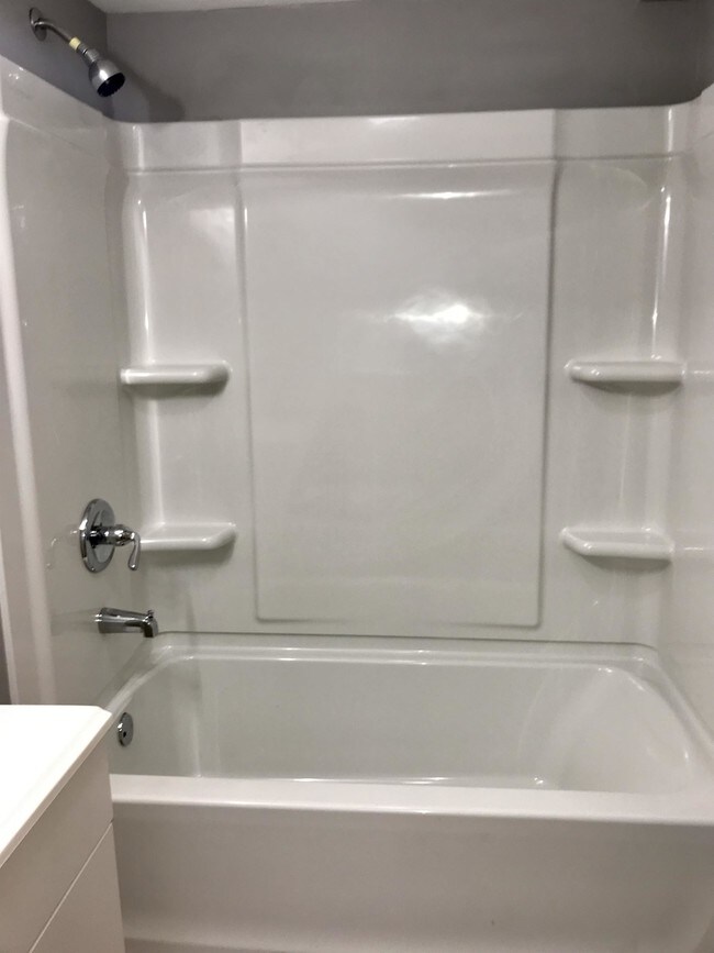 Building Photo - 207 N Walnut Ave