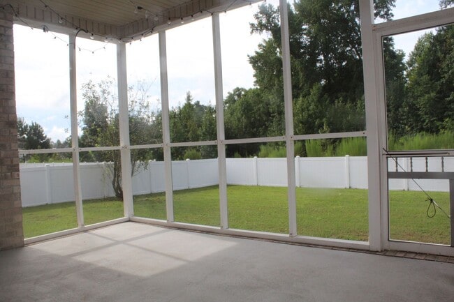 Building Photo - 205 Stillwater Creek Dr