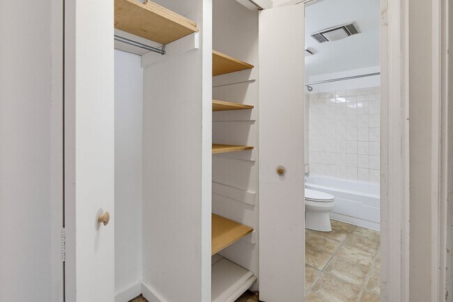 Building Photo - 5911 Tamar Dr