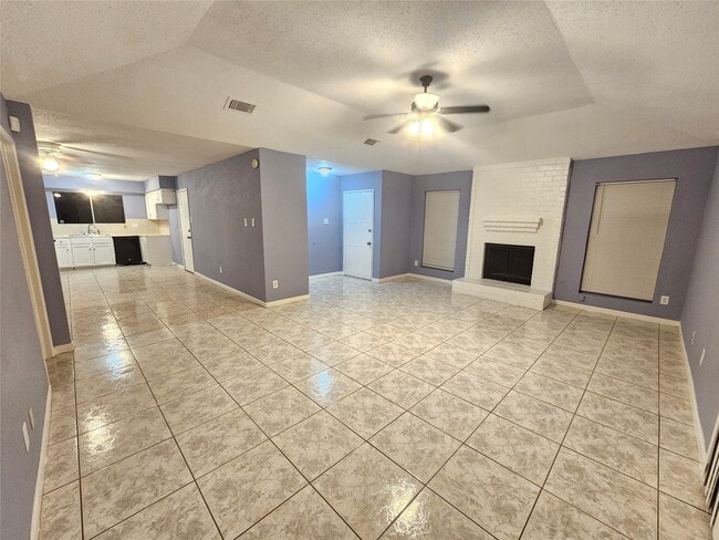 Building Photo - 16226 Villaret Dr