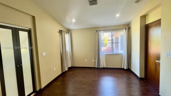 Building Photo - 1094 Redwood St