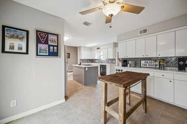 Building Photo - 11742 Pecan Creek Dr