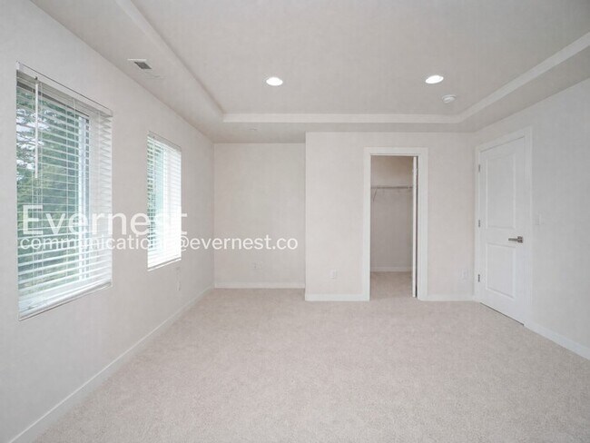 Building Photo - 4 Bed/2.5 Bath Home with Garage / Available Now!