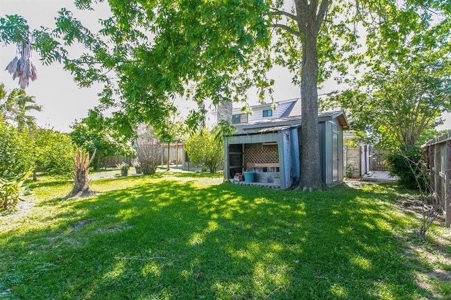 Building Photo - Beautifully renovated 4 bedroom home in a great subdivision