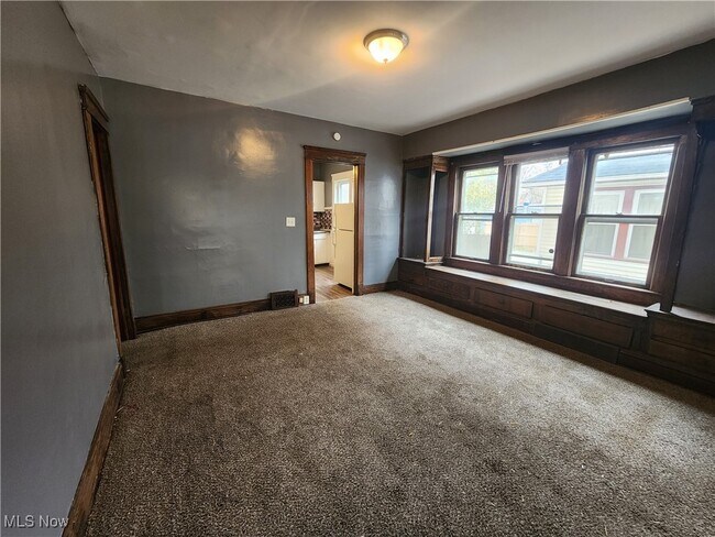 Building Photo - 11321 Parkview Ave