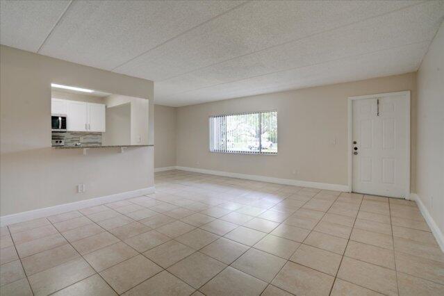Building Photo - 1104 Meadows Cir