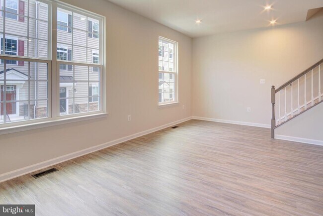 Building Photo - 2506 EMBER Ln