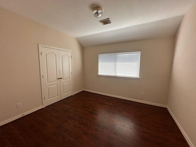 Building Photo - 5819 Brook Bend Dr
