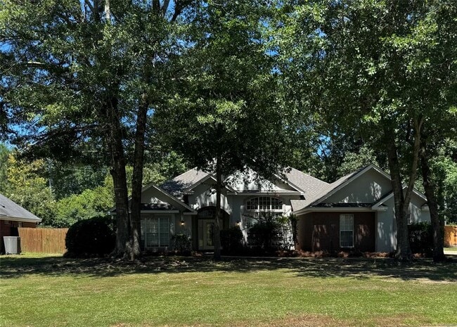 Primary Photo - 131 Live Oaks Dr