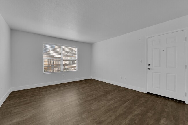 Building Photo - 8101 W Flamingo Rd