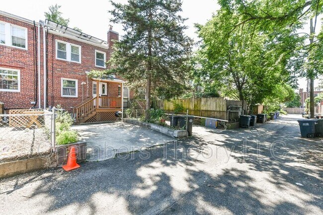 Building Photo - 2230 Observatory Pl NW