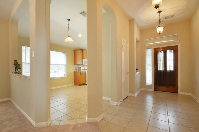 Building Photo - 2000 Maize Bend Dr