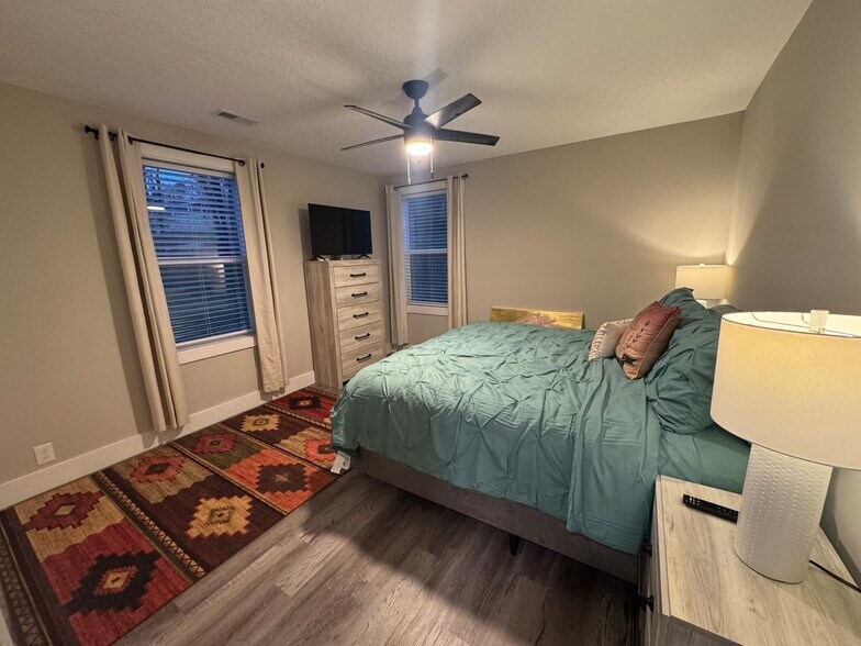 Building Photo - 4610 Meadow Ct