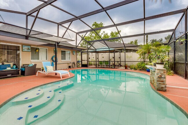 Building Photo - 7232 Lazy Hill Dr