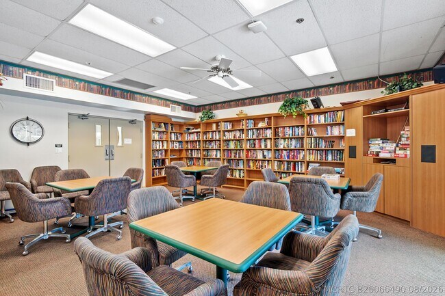 Building Photo - 10656 Tropic Palm Ave