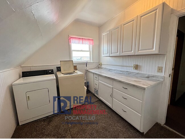 Building Photo - 708 N Arthur Ave