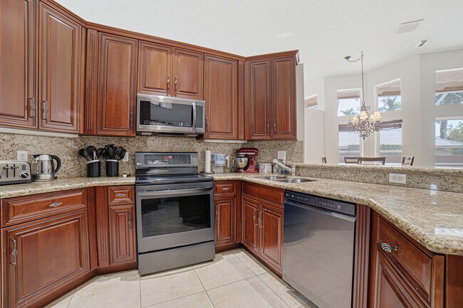 Building Photo - 10599 St Thomas Dr