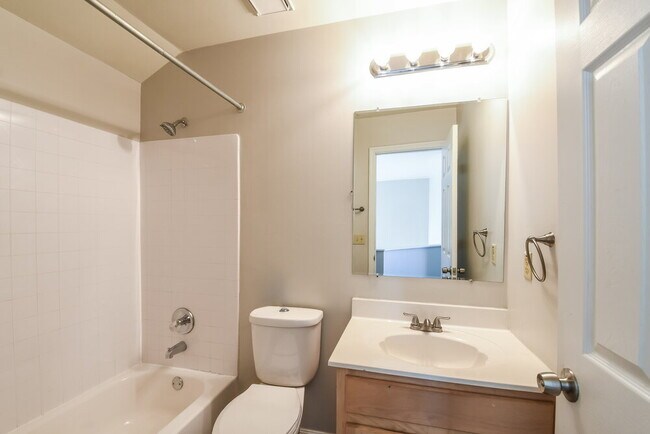 Building Photo - 753 Liberty Village Dr