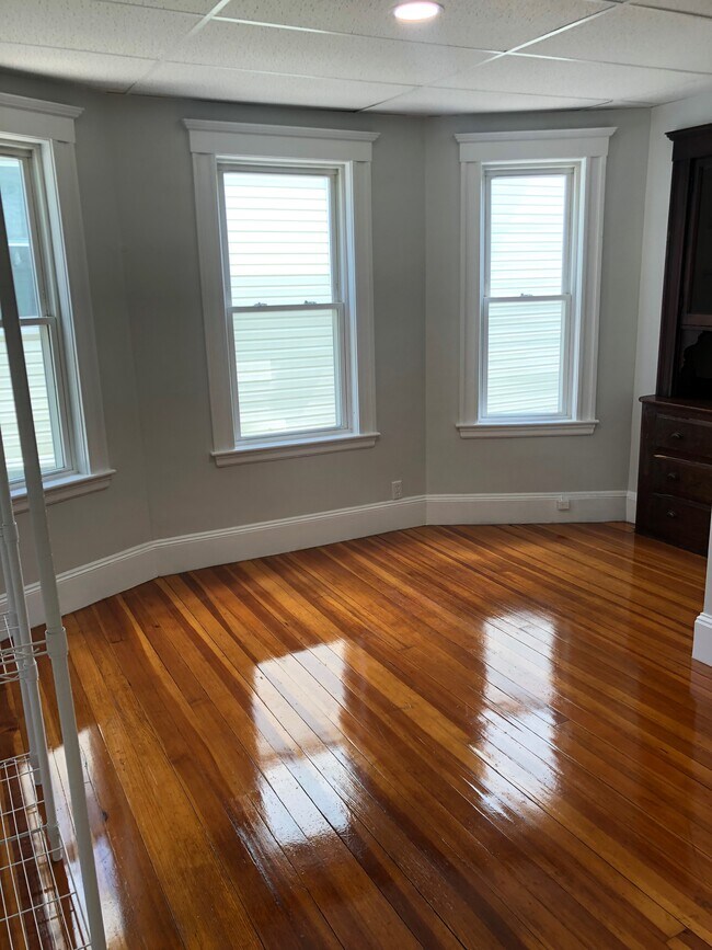 Building Photo - 90 Conwell Ave