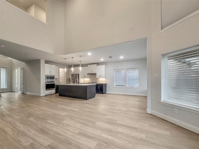 Building Photo - 8926 Emerald Cane Dr