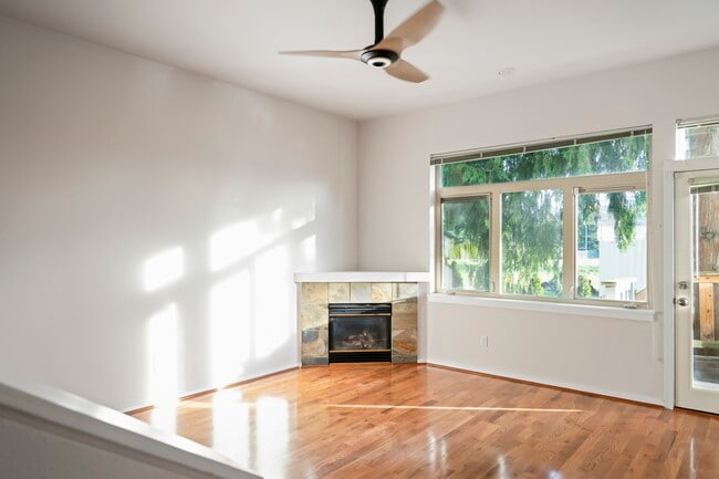 Building Photo - 11560 Stone Ave N