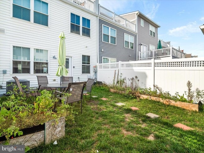 Building Photo - 404 Waverley Dr